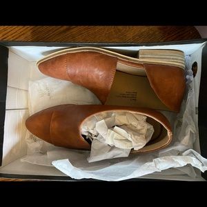 Cut out side Loafers size 6 NWB